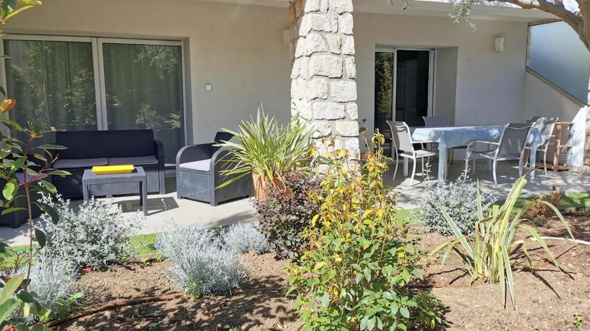 Charming T4 With Garden Near The Sea location